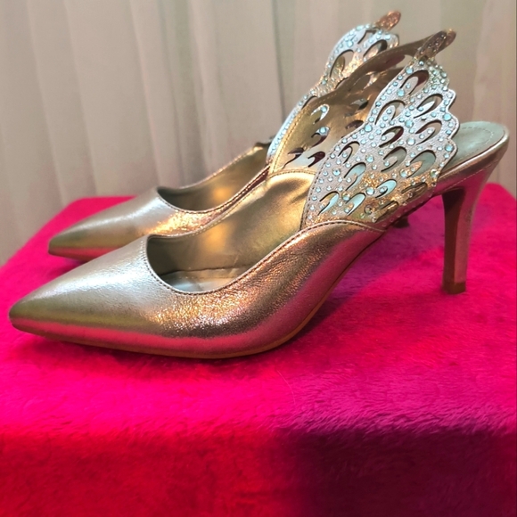 Angel wing sling backs with rhinestone detail size 7 champagne gold. Worn once. - Picture 2 of 3
